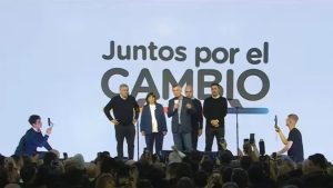 Lee más sobre el artículo Bullrich se mostró con Macri y Rodríguez Larreta luego de la victoria: “Ahora vamos todos juntos a ganar las elecciones generales”