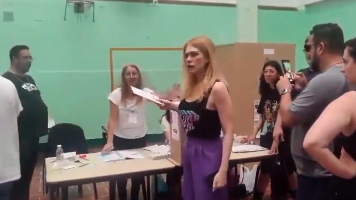 Lee más sobre el artículo Lilia Lemoine tuvo problemas para votar al llevar la boleta en la mano