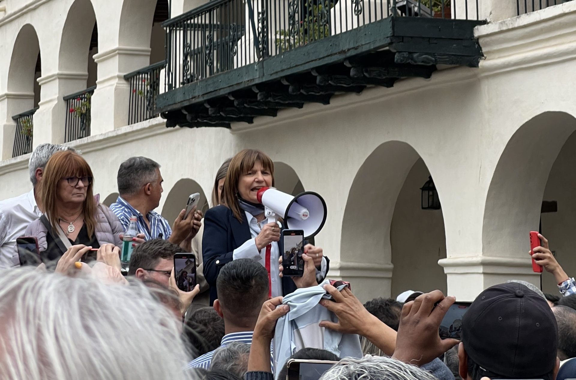 Lee más sobre el artículo Bullrich en Salta: «Les recortaremos el poder a todos aquellos que se han enriquecido a expensas de la gente»